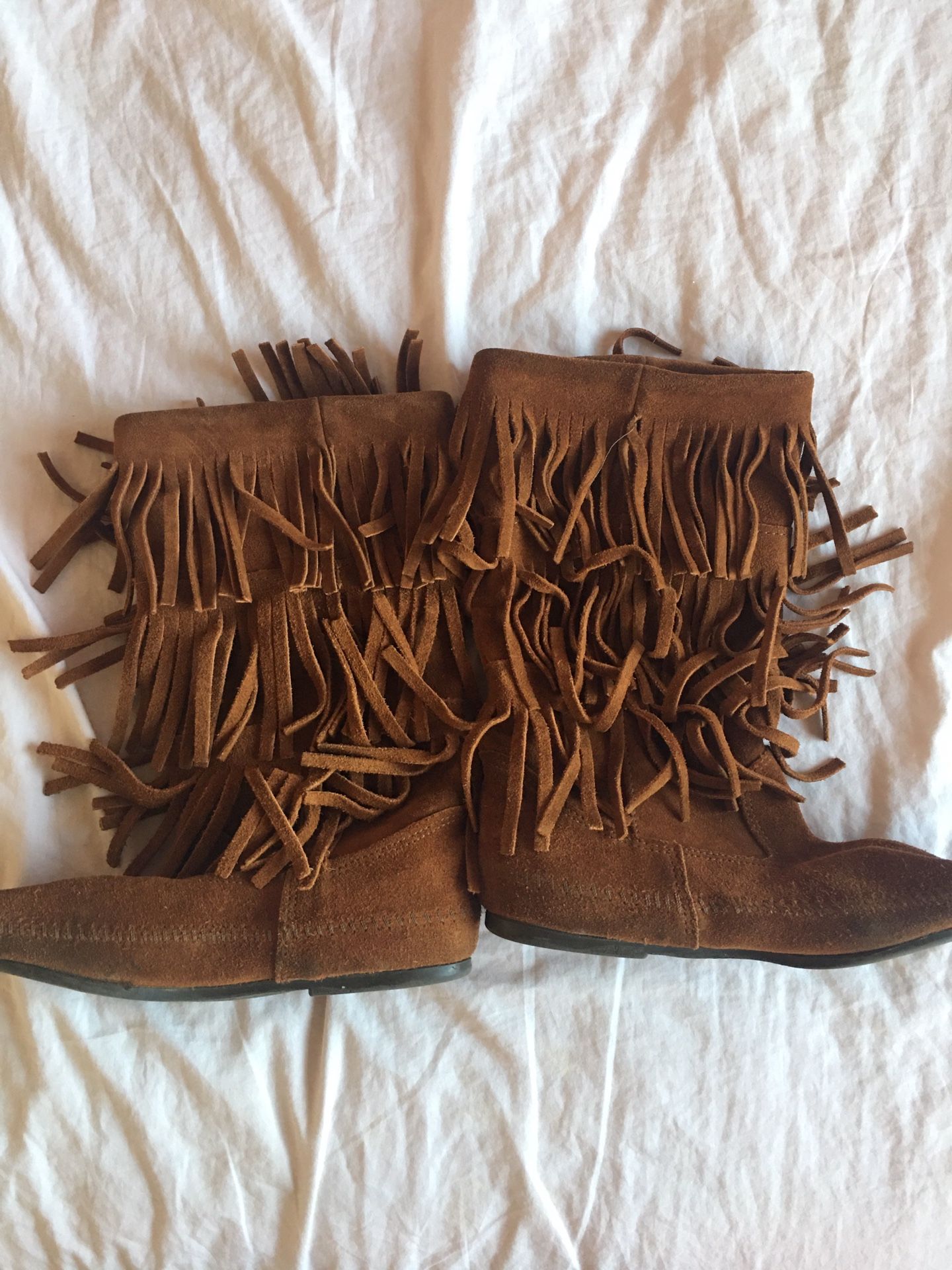 Minnetonka 3 layer fringe boots size 9