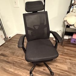 Qulomvs Mesh Ergonomic Office Chair with Footrest Home Office Desk Chair