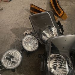 2008 Ford Mustang  Headlights , Fog Lights,, Side Makers, And Tail Lights (excellent Condition )