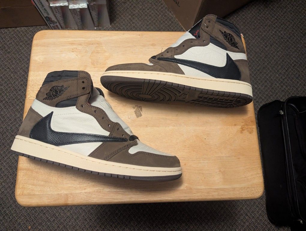 Air Jordan 1 Travis Scott High Mocha Size 9