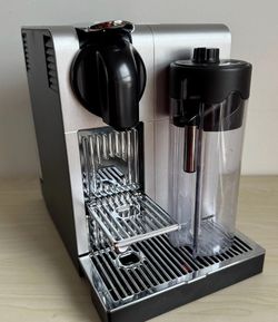 Nespresso machine lattisima Pro