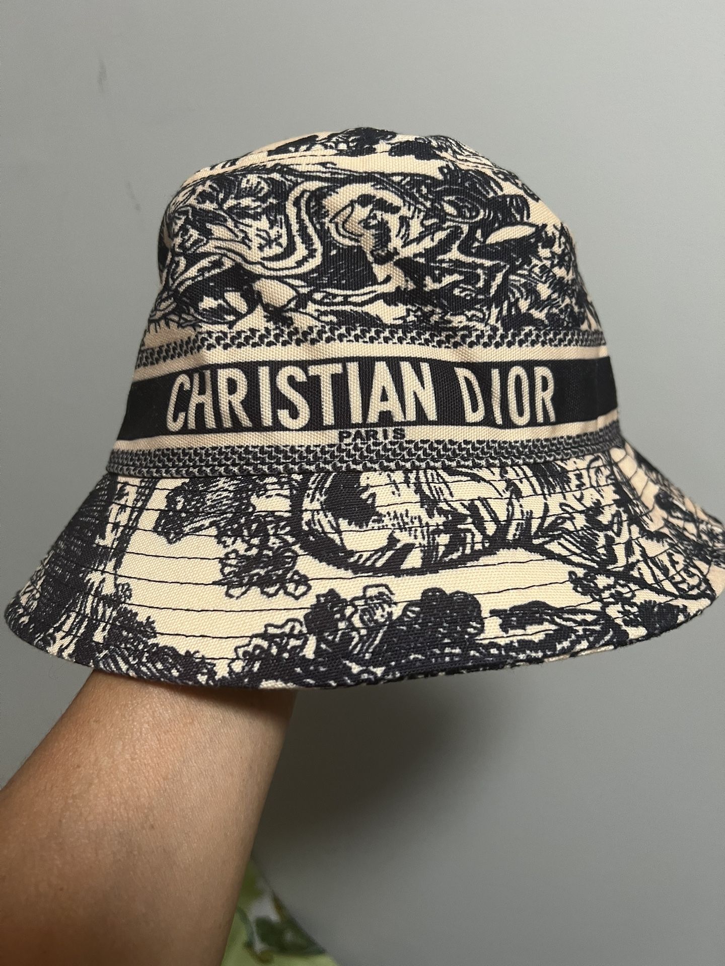 bucket hat