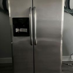 Frigidaire Refrigerators & Freezers