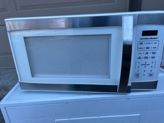 countertop microwave 1.1 cu ft Hamilton Beach (in Des Moines)