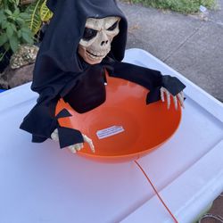 Skeleton Candy Dish with Activated, Screaming Skull Candy Holder Halloween Decor with Light Up Eyes for Trick or Treat 