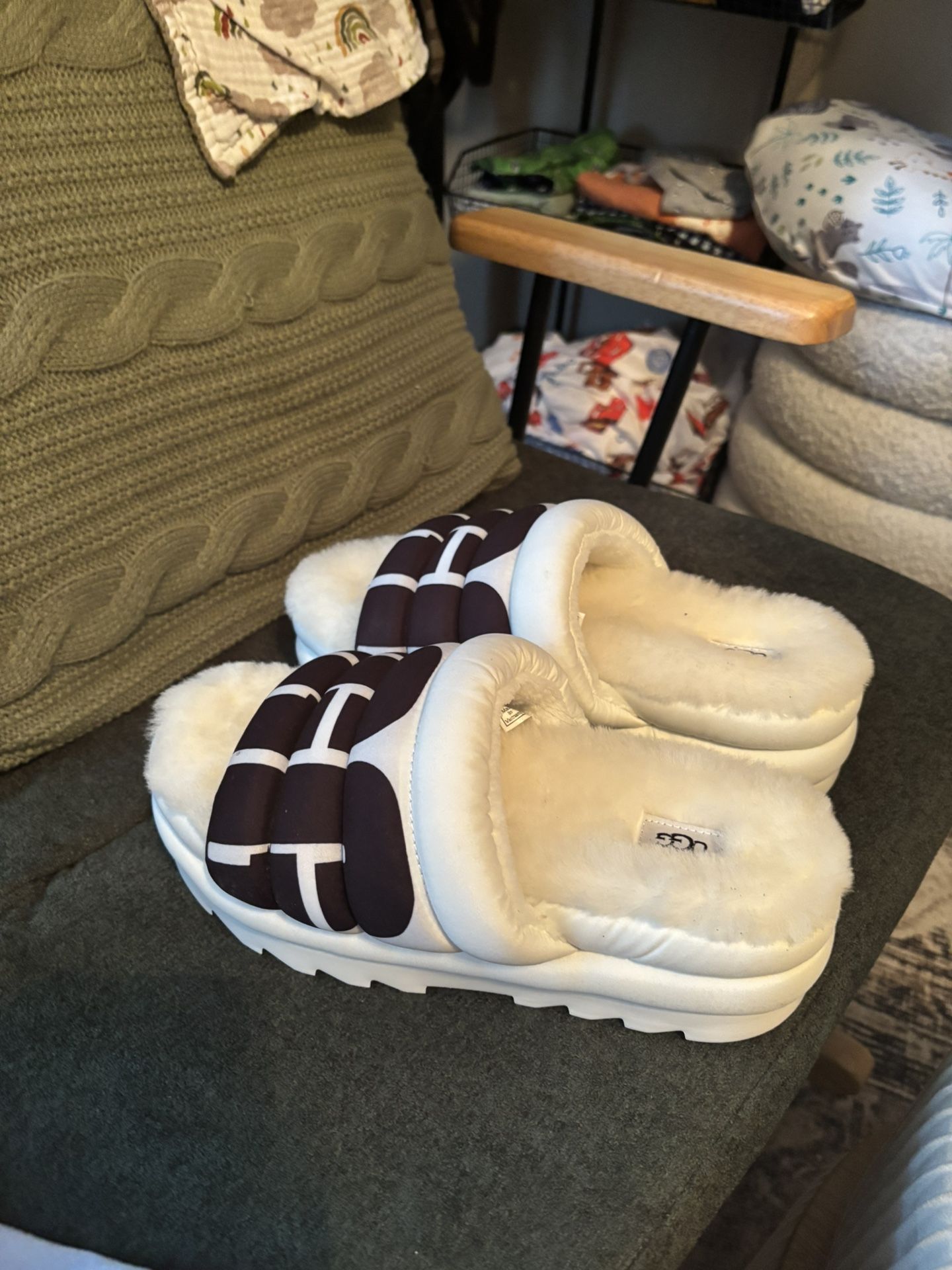 LOW PRICE MOVING- $169 + TAX RETAIL RARE NEW PLATFORM SUMMER UGGS