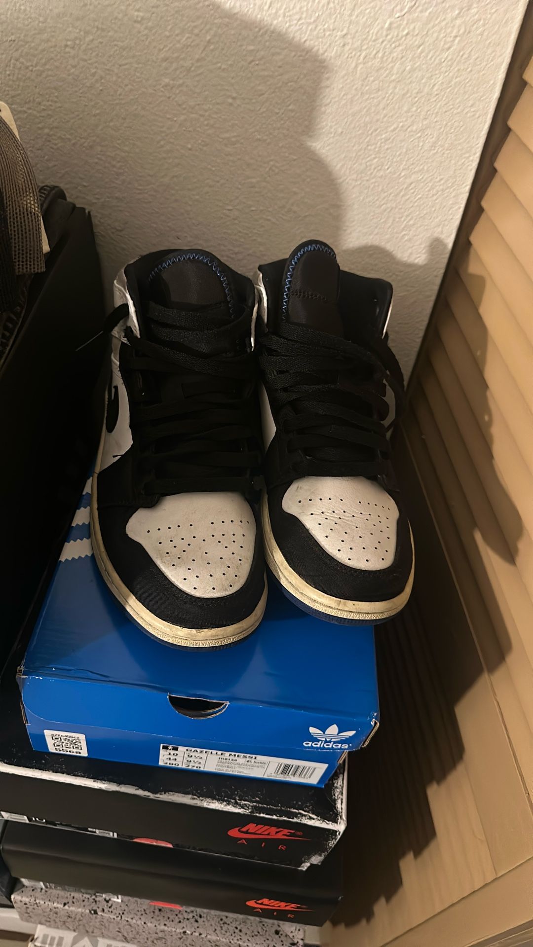 PICKUP ONLY 7.5 Nike Air Jordan 1 Mid SE Hype White Royal Blac
