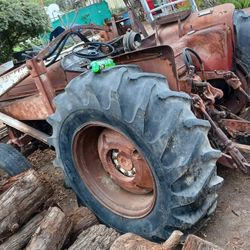 International 2000 Tractor