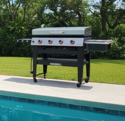 Delivery Available! Daytona 4-Burner Propane Gas Grill 36 in. Flat Top Griddle in Black with Stainless Steel Lid! Great condition! Works great! Does n