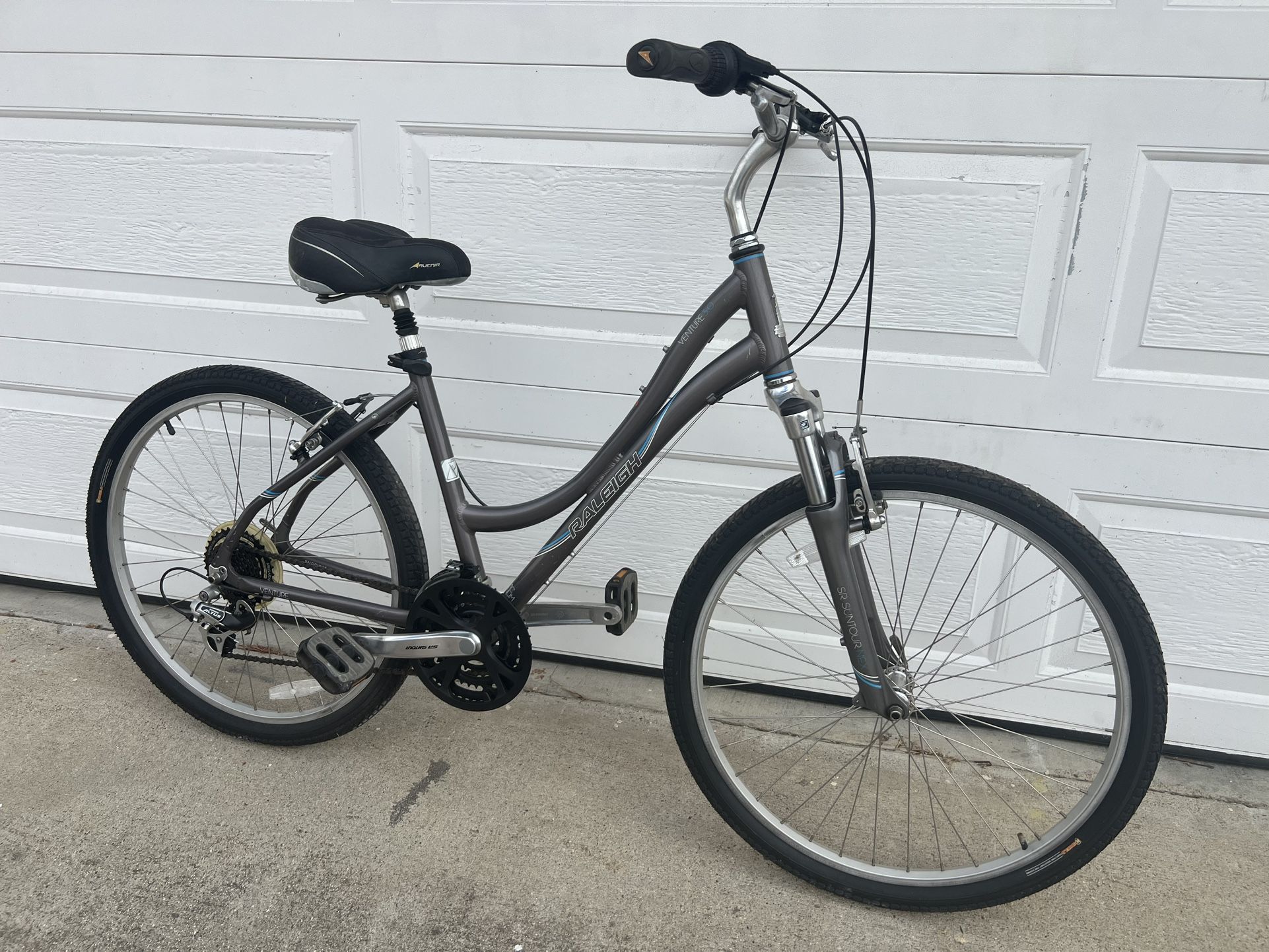 Women’s Raleigh Venture 3.0 Hybrid Bicycle