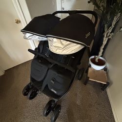 NEW! Jeep Destinations Ultralight Double Stroller 
