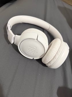 WIRELESS BLUETOOTH JBL HEADPHONES! (NEED GONE ASAP!)