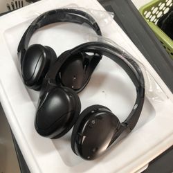 Wireless headphones for vehicle