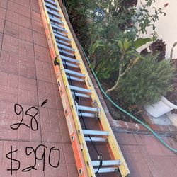 Excelente Condition, Twenty Eight, En Twenty, Four Feet, Fiberglass Extension, Ladders