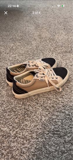 Taos Low-Top Sneakers