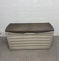 63-Gallon Suncast Resin Deck/Patio Storage Box