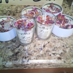 Homemade Custom Candles By Roz Floral Scent Nicely Decorated $4 For Small And $6 For Medium Size Won't Last Long !!!