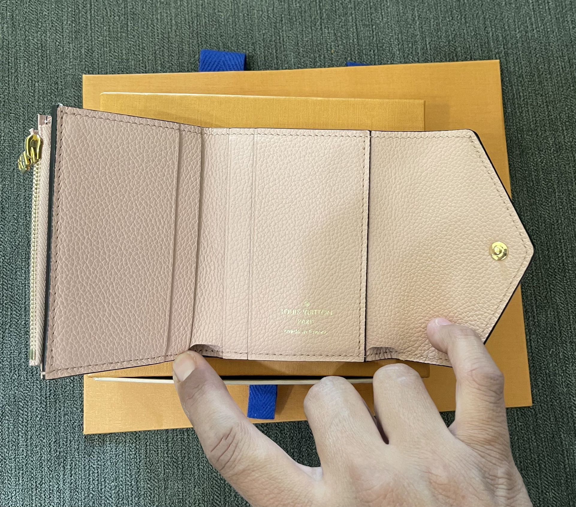 Louis Vuitton Love Locks Zippy Wallet for Sale in Dupont, WA - OfferUp