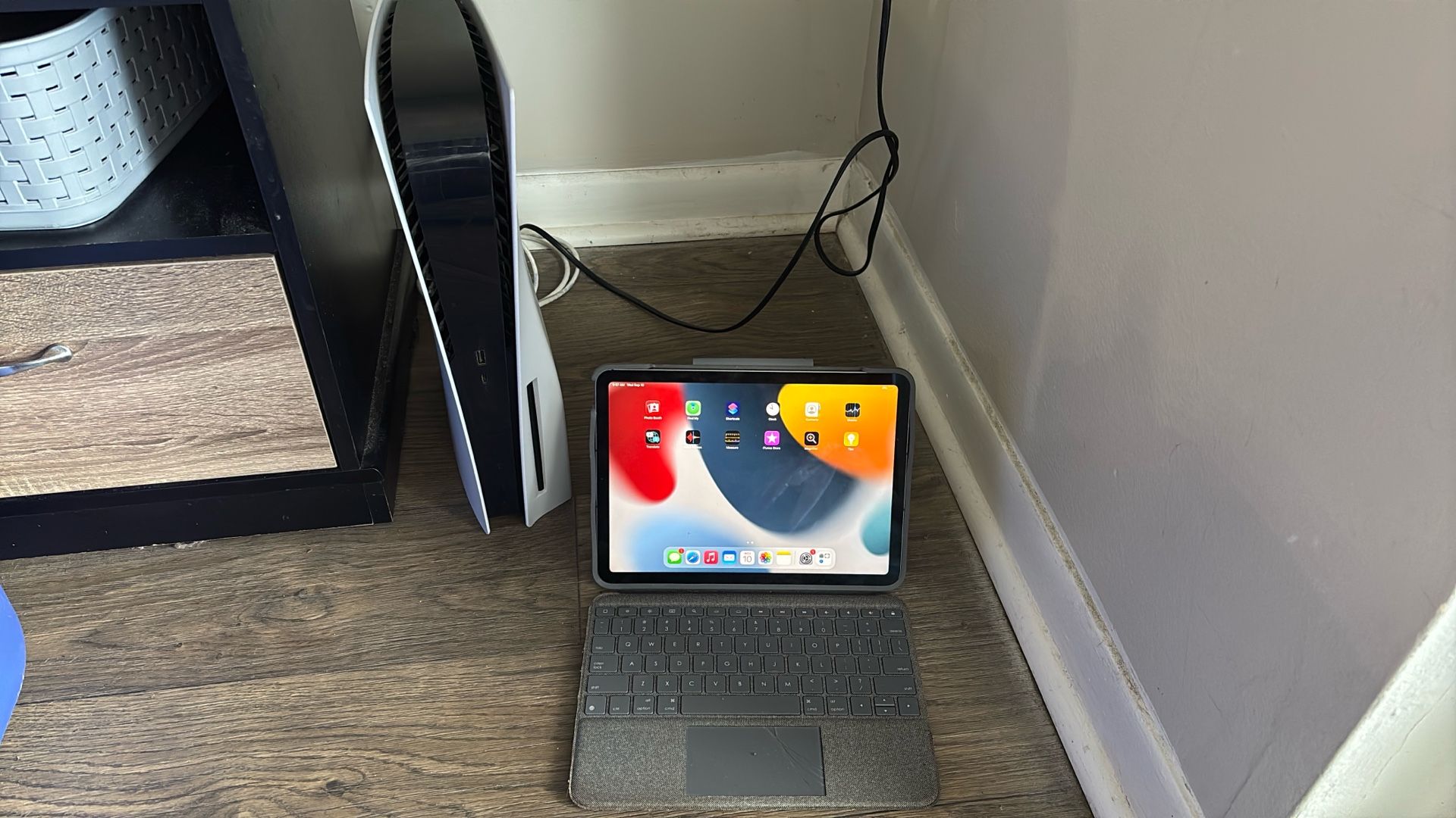 Ps5 And iPad 4th Generation With Case