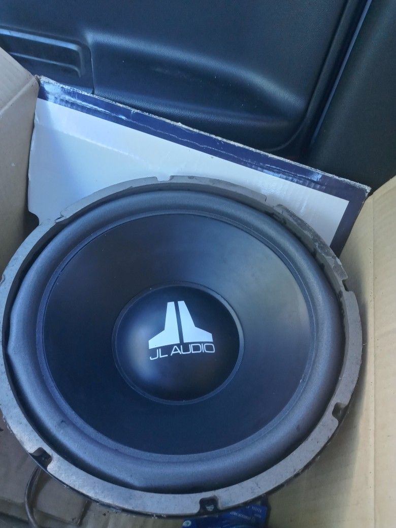 New JL Audio 12inch W3v6 Subwoofer Would Like To Trade Of Sell 6x9 300 watts American Pro Rear Speakers