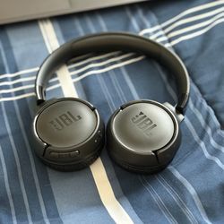 JBL Tune 520BT Wireless Bluetooth headphones and charger