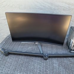 Msi Gaming Monitor 24 Inch Curved With Yeti Mic.