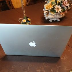 Apple MacBook Pro 2.8 Ghz I7 PROCESSOR 16GB RAM 256  GB SSD 0S CATALINA VERY CLEAN WITH CHARGER