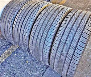 235 45 18 Michelin tires Con 80% de Vida Las 4🚀🚀🚀