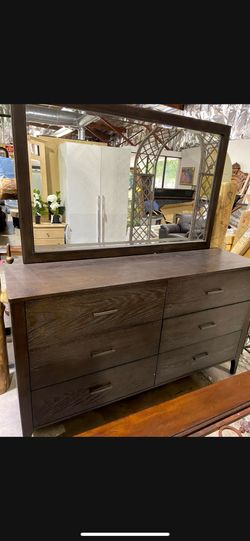 Wooden 6 Drawer Dresser With Mirror