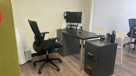 Rento espacio o escritorio en oficina