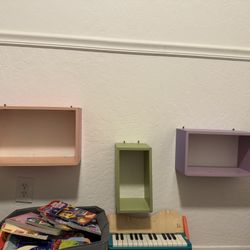 shelves/ bookshelves/ kids room/ playroom 