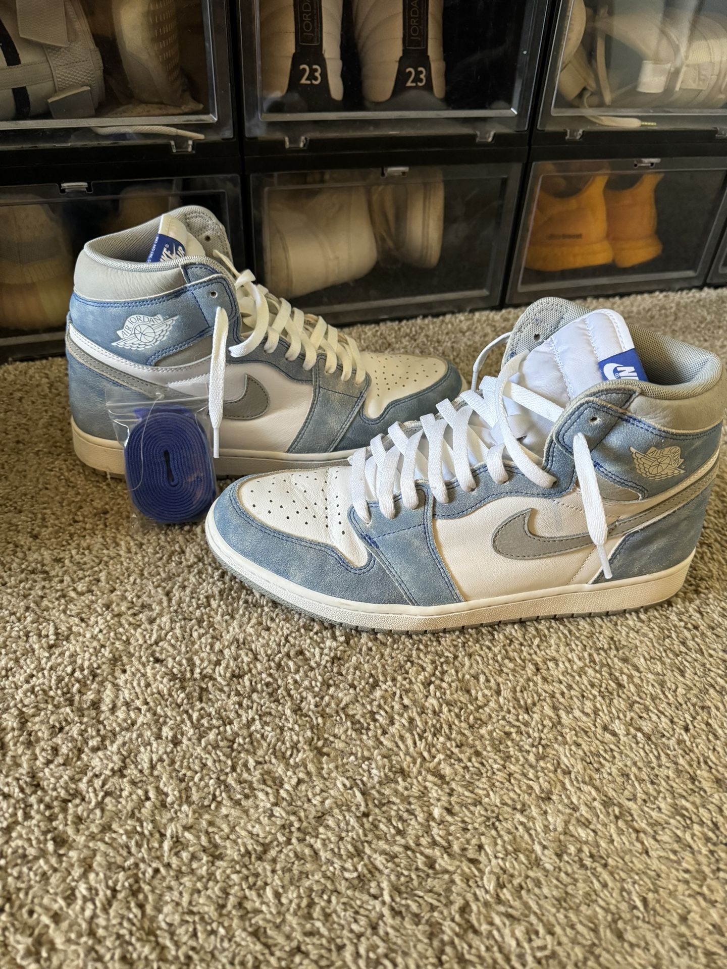 Jordan 1 Hyper Royal Smoke Grey