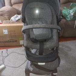 STOKEE STROLLER ALMOST BRAND NEW  REGULAR PRICE $2000.00  NOW I AM SELLINV FOR $650.00