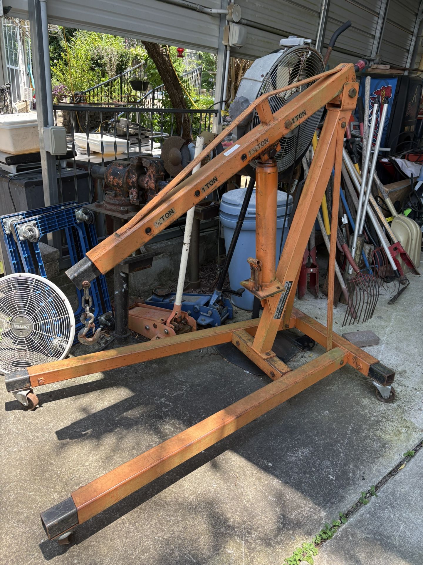 1/2 ton Engine hoist.  Must Pick Up