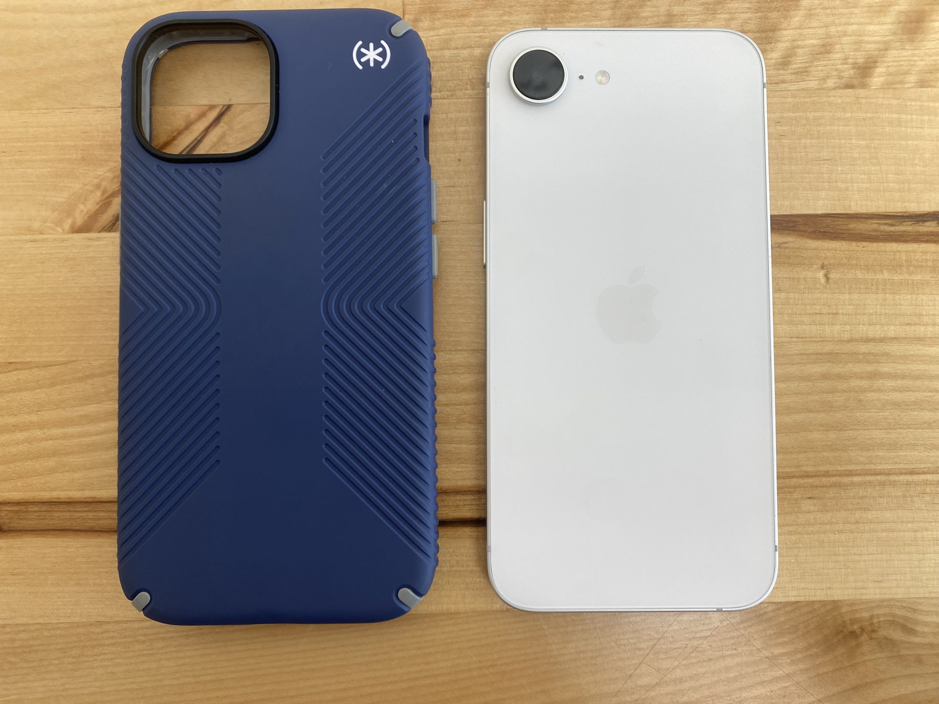 Like New AT&T / Cricket iPhone 16e 128GB White with case and screen protector.