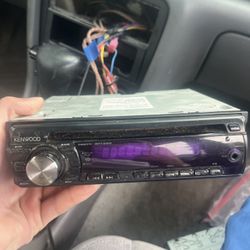 Kenwood Car Stereo With CD And Remote