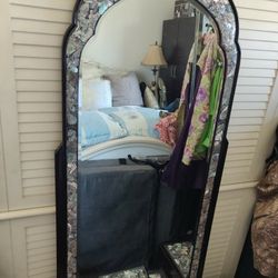 Mother Of Pearls Black Lacquered Vanity 