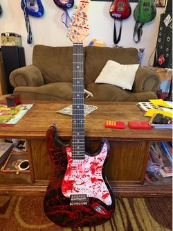 BLACK & WHITE VEXED BLOOD SPLATTER STRAT GUITAR SCARY LOOKING! SSS - $125 (KENT) ‹image 1 of 8›