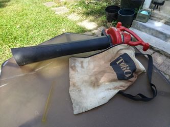 ELECTRIC TORO BLOWER VACUUM
-WORKS GREAT ASKING 30 OR BEST OFFER