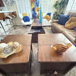 Beautiful rustic lift-top coffee table and two end tables in excellent condition