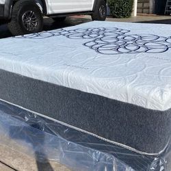 Queen Bamboo Hybrid Cool Gel Memory Foam Mattress!!