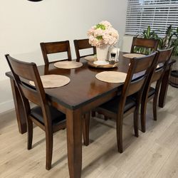Expandable dining table with 6 chairs