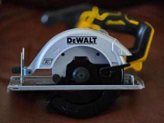 DEWALT CIRCULAR SAW 20V Max 6 1/2in