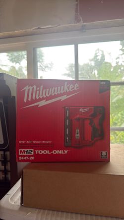 M12 Crown Stapler Milwaukee