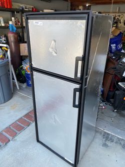 RV Refrigerator Dometic