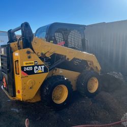CAT Skid Steer With Bucket Attachment 