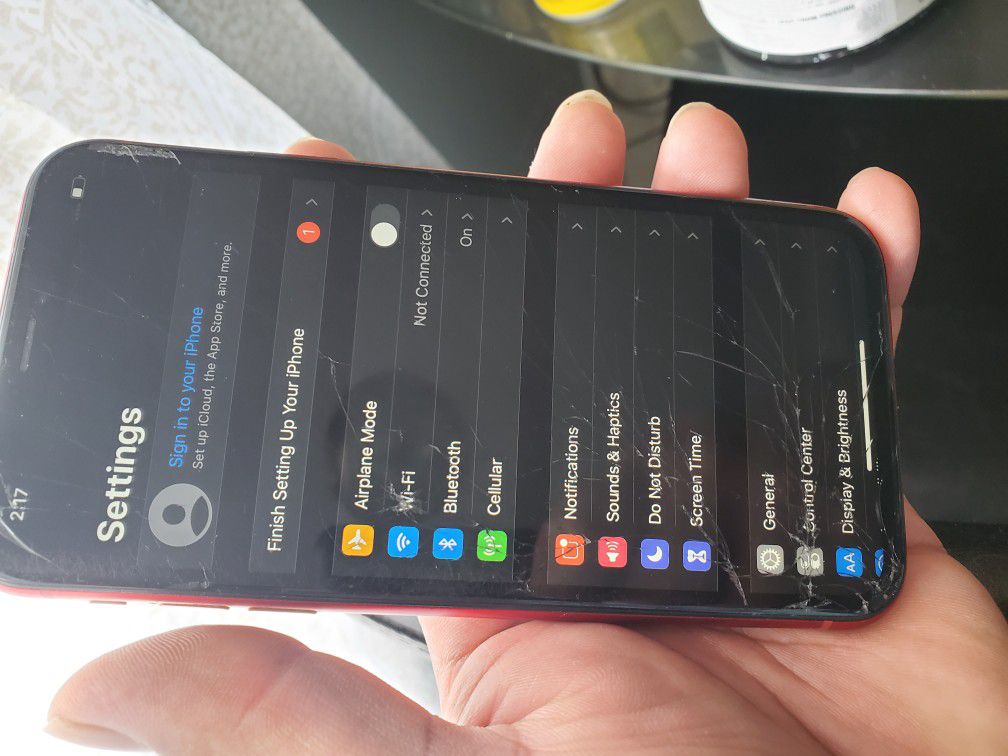 IPhone XR esta en lista negra con t móvil esta quebrado se muestra en los fotos not icloud solo el iPhone