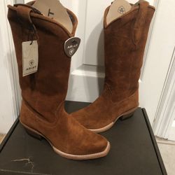 New, Never Worn Ariat Women’s Cowboy Boots SZ 6