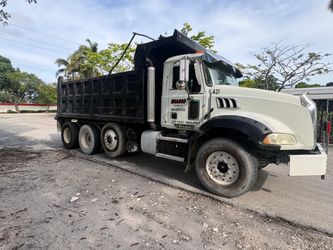 2016 Mack GU 813