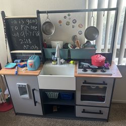 Play kitchen 